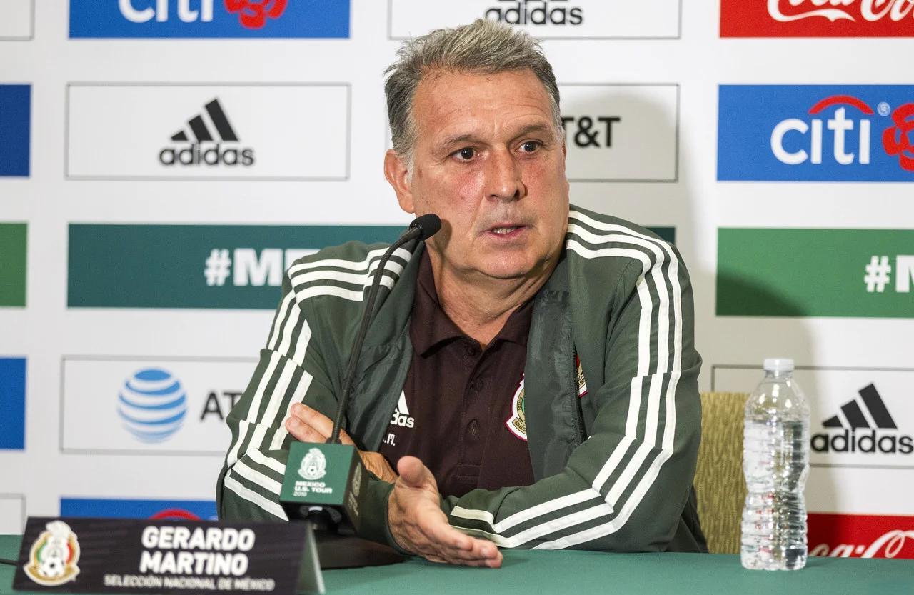 包含阿根廷主帅宣布辞职，球员助教正式接任的词条