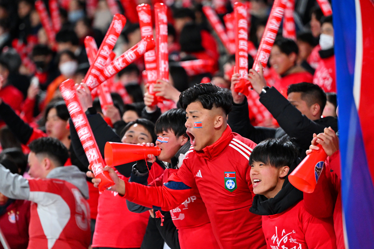 精湛技艺展现，运动员们赢得球迷掌声