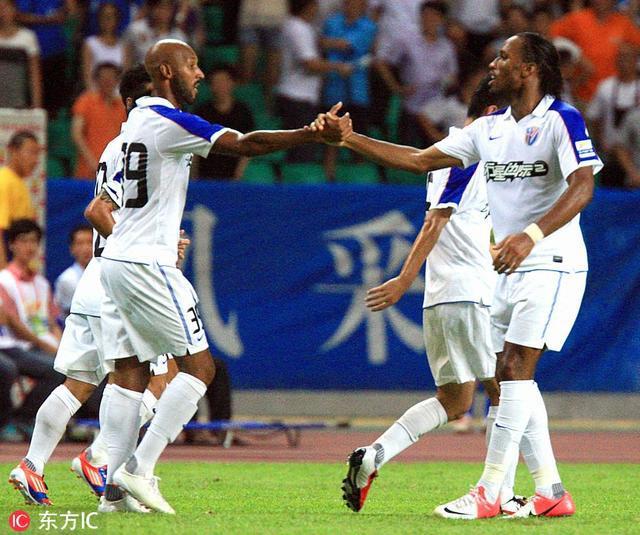 德罗巴迎来二十赛季高光表现，快船球迷沸腾！